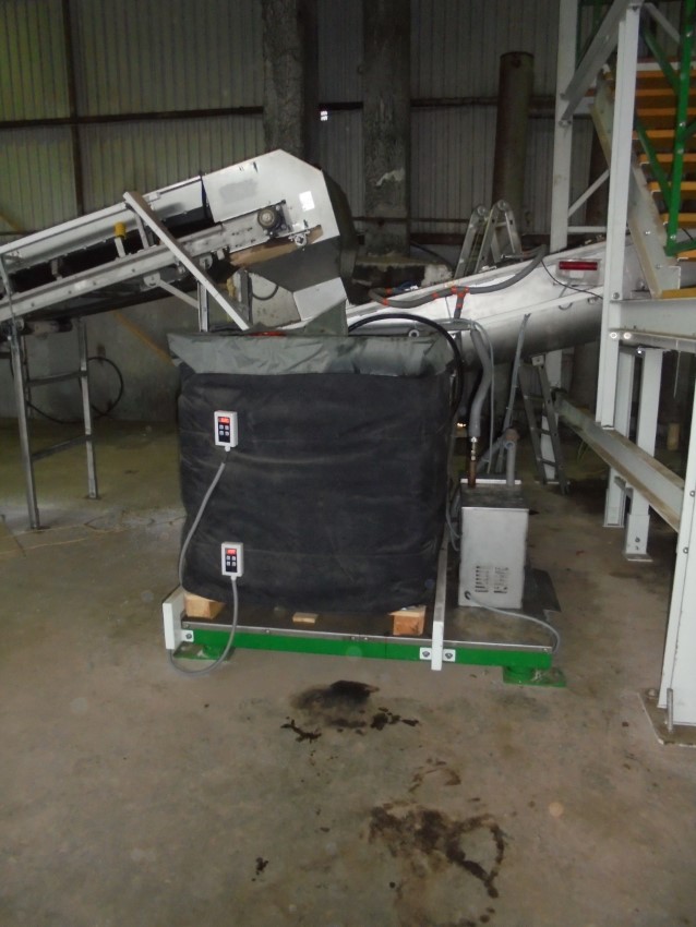 Úprava průmyslových hnojiv protihrudkujícími látkami a inhibitory