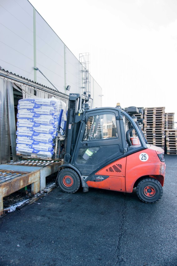 Odsuvné cesty zafixovaných palet